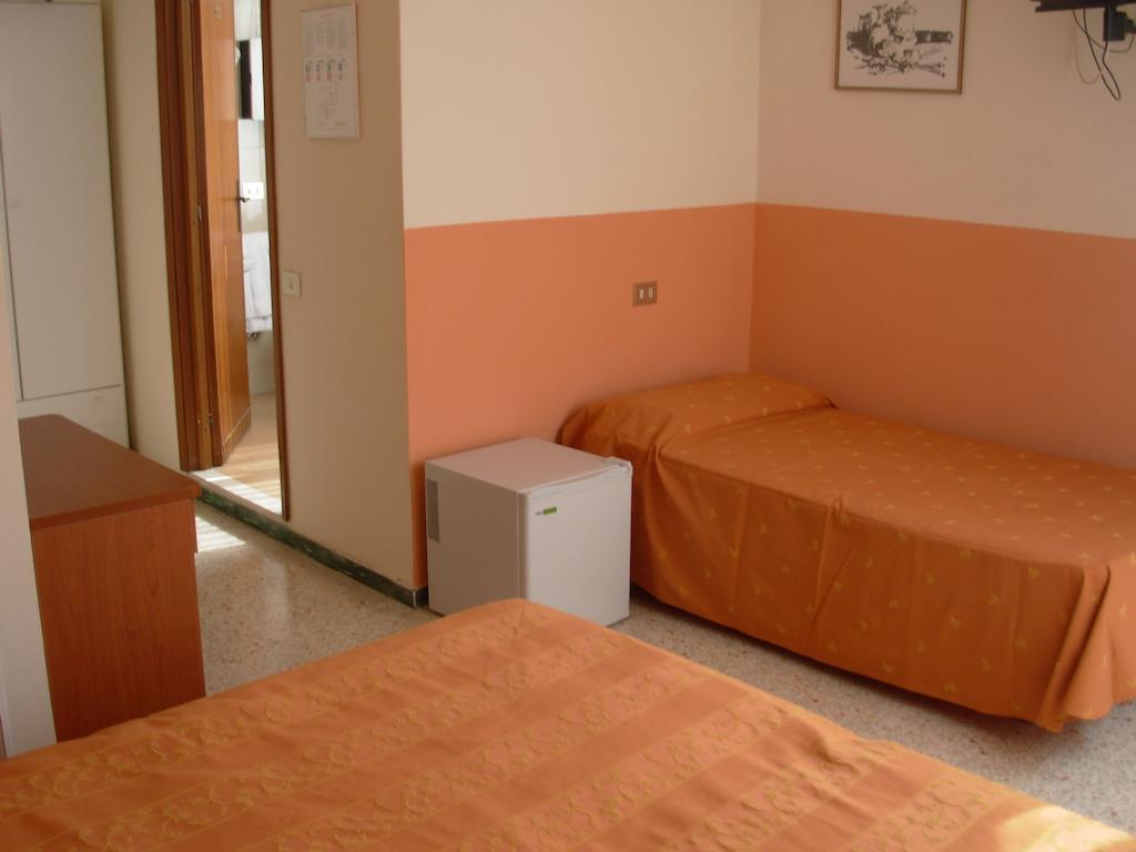 Hotel Saturno Chianciano Terme Oda fotoğraf
